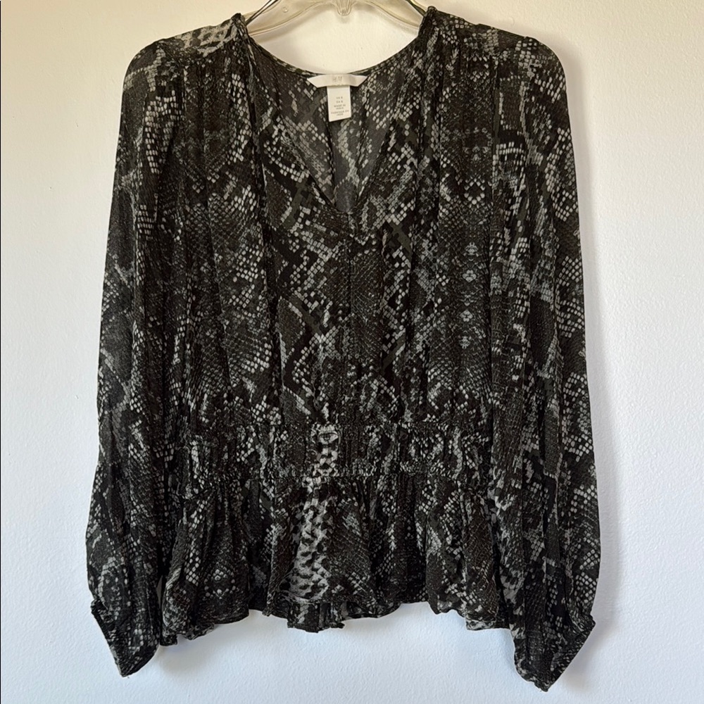 Chic Black and Gray Snake Print Blouse